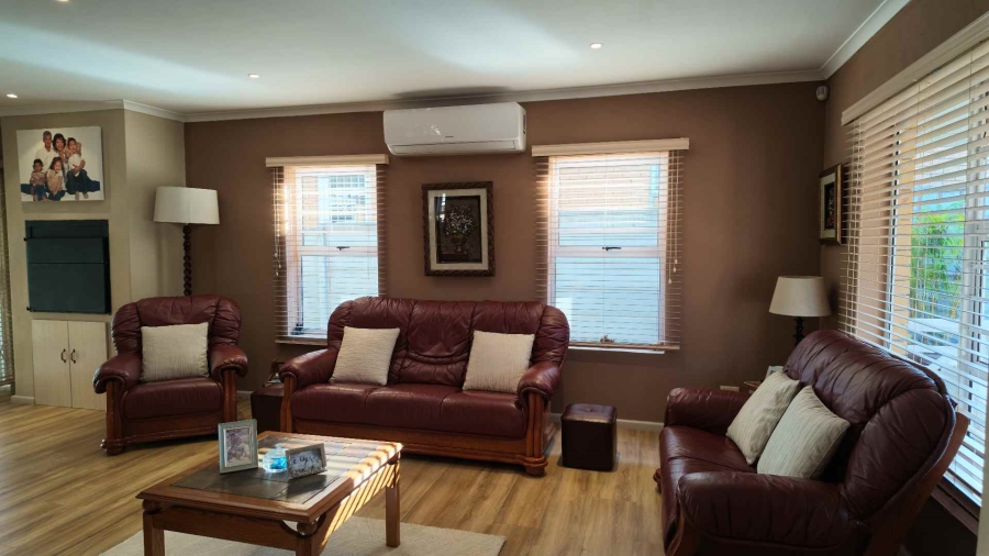 To Let 2 Bedroom Property for Rent in Oostersee Western Cape